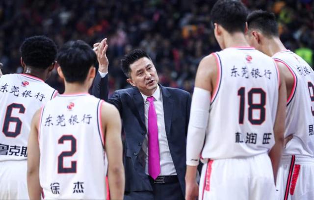 李楠|杜峰晴天霹雳！广东夺冠核心恐将离队，或前助李楠最后一搏