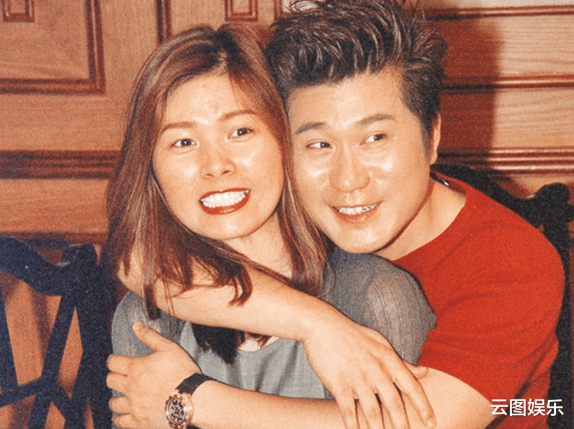 胡瓜|胡瓜唱情歌为女儿庆生，离婚20年前妻夸其太帅，现任妻子未露面