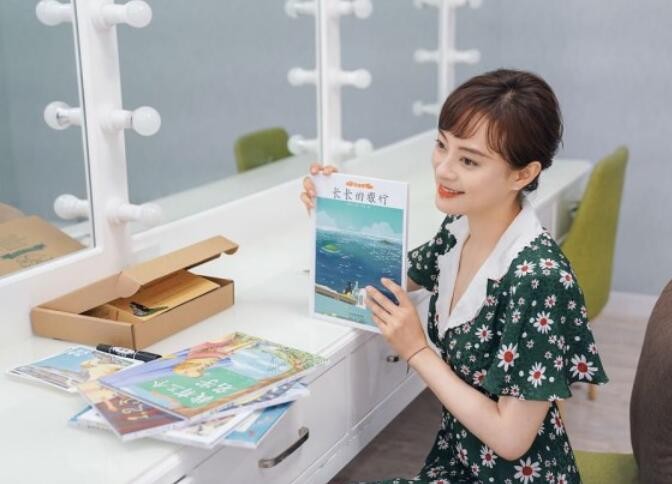 孙俪|被孙俪的气质折服！红绿碎花裙奶奶们都不穿了，她却穿出了高级感