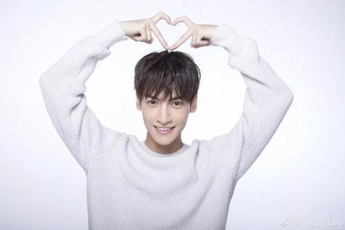 杨紫|小八卦：罗云熙、郑爽、杨紫、金世佳、乔欣、华晨宇、尹正、景甜、唐嫣、屈楚萧