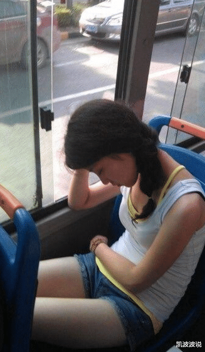 按摩|若在按摩店偶遇女大童鞋,她装作不认识我,这种情况要主动说话吗?