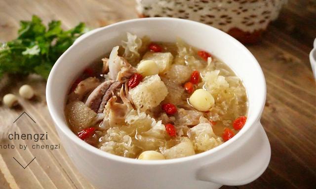 秋季要滋补，建议多喝这道汤，润燥安神不上火，全家老少都喜欢