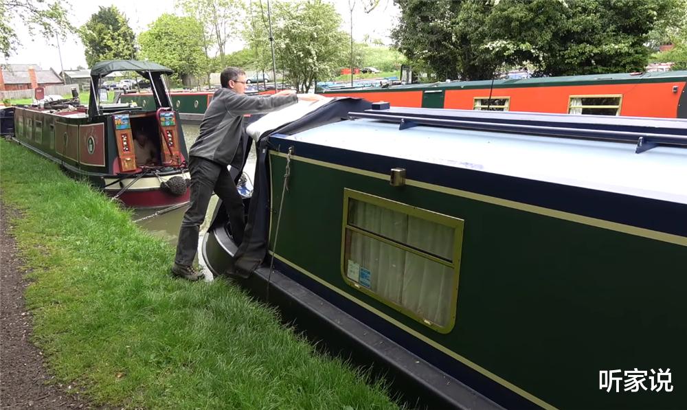 |52岁的他放弃一切，住进33㎡“房船”中漂泊流浪，一晃已生活5年