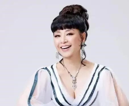 殷秀梅|大器晚成的她现在还活跃在舞台上,她把自己的一生奉献给歌唱事业