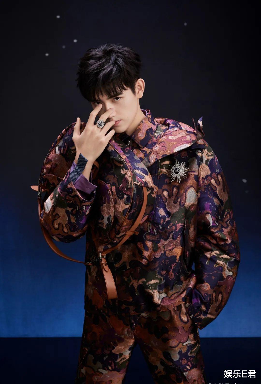 陈飞宇|21岁陈飞宇金发造型惹争议！被嘲像低配吴某凡，网友：不伦不类