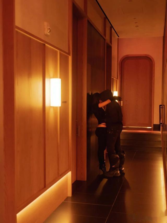 金·卡戴珊|眼看复合无望，坎爷这是把新女友打造成“卡戴珊2.0”？