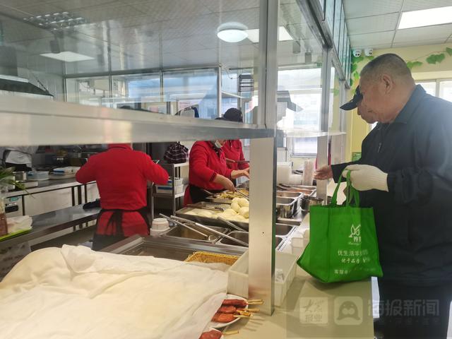 膠東在線 百姓餐桌無小事！煙臺市民社區食堂成居民“后廚”