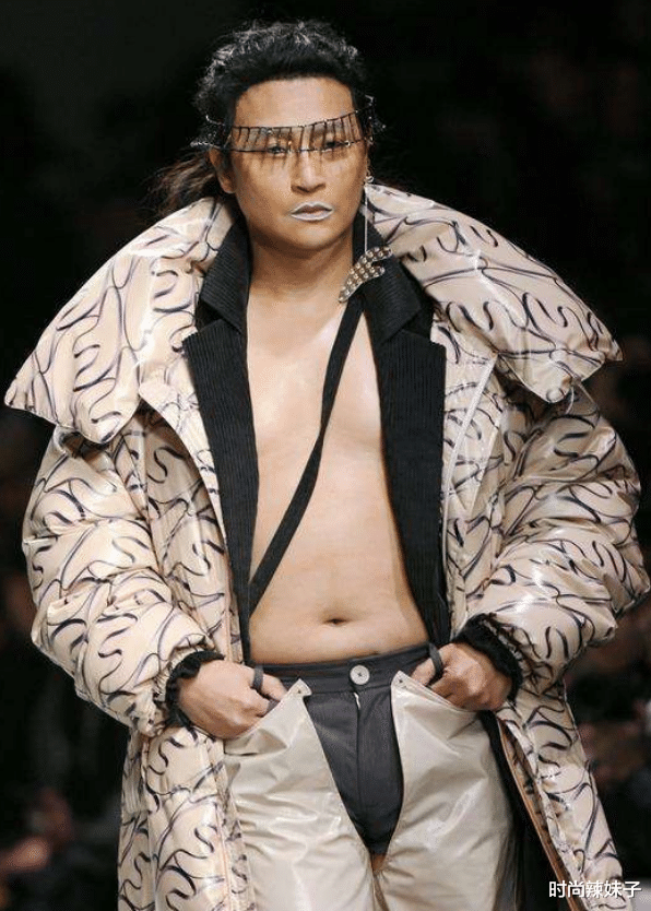 陈志朋|陈志朋暴瘦20斤后太帅了！带货“鸳鸯鞋”成潮流，电棍腿超吸睛