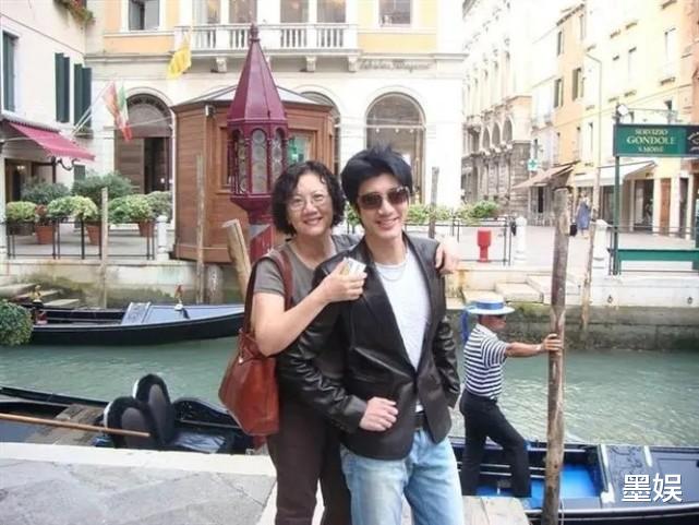王力宏|王力宏的失败婚姻：鞋子穿8年才觉得不合脚，到底是谁的错