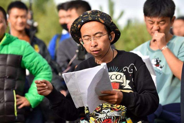 巨兴茂|他身高不到1米6，老婆超过1米7，两人站一起身高差距明显