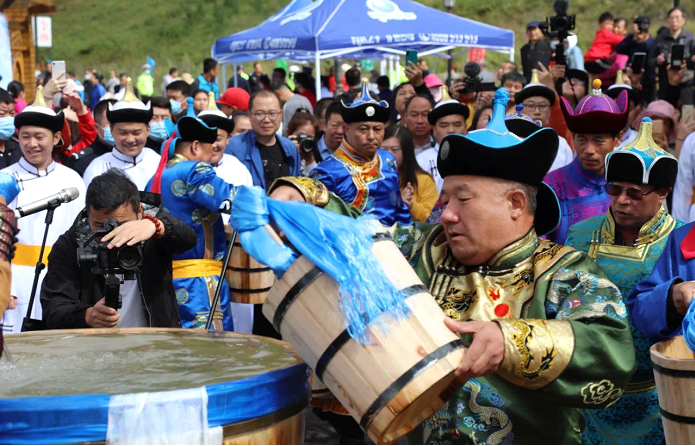 文旅中国 文化和旅游部清史纂修与研究中心到阿尔山开展定点帮扶工作