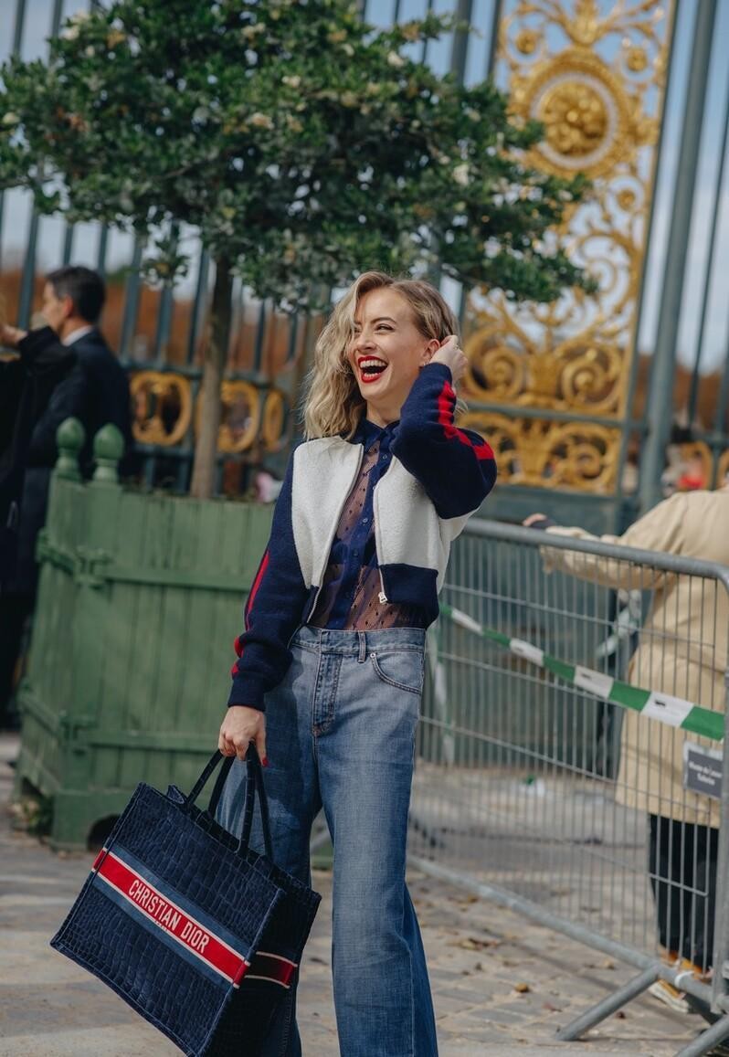 白小白的衣橱 秋天的活力感是棒球夹克给的，穿对了帅气还减龄，运动感满满