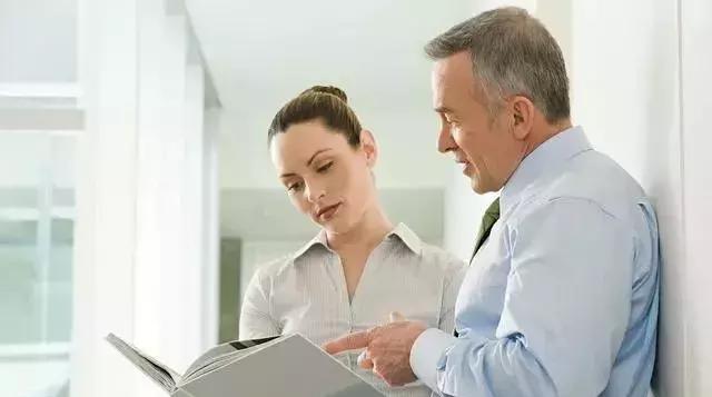 心中的答案在这里|职场中，为什么很多领导从岗位退下来，都有人走茶凉的失落感？