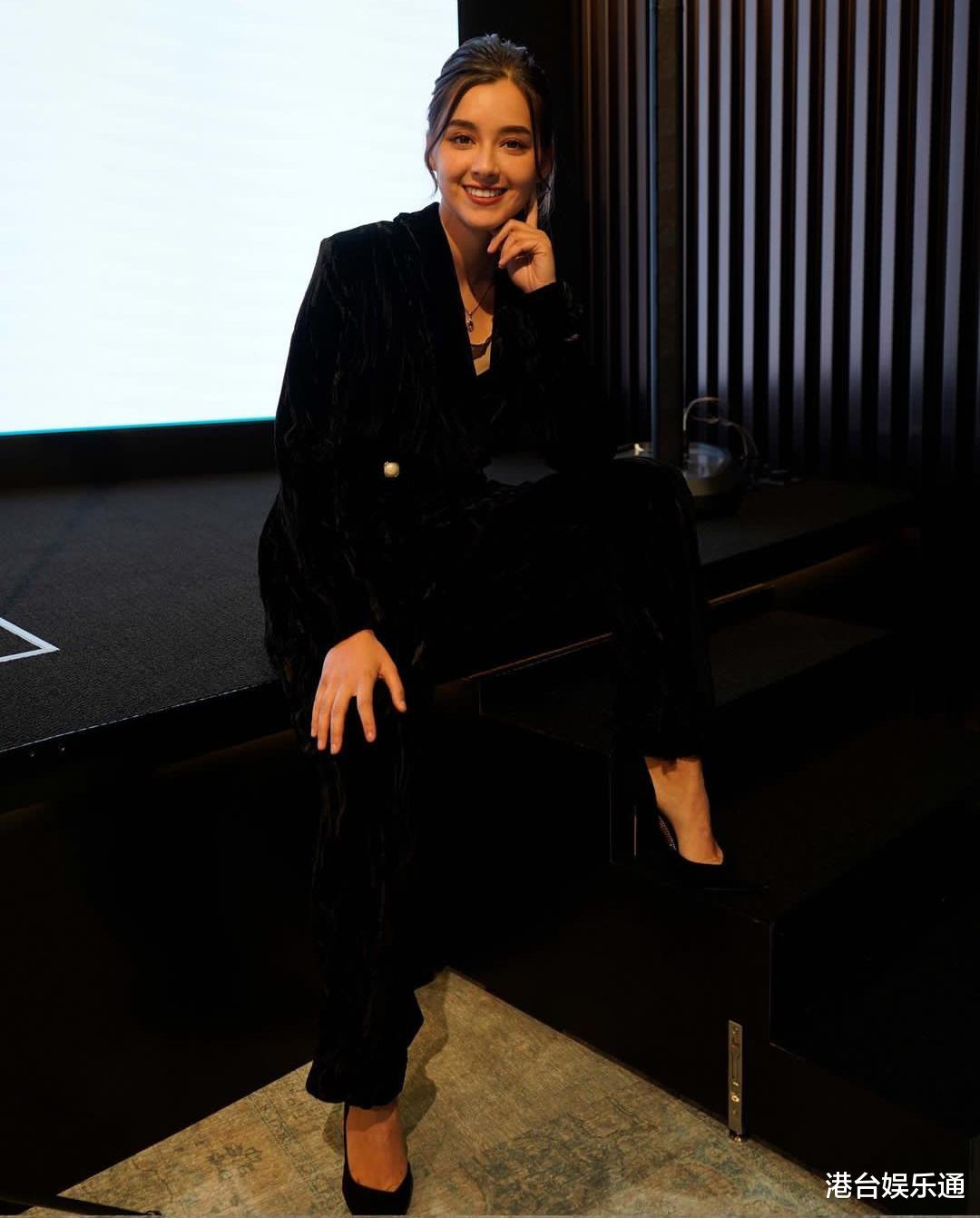 刘昊然|港姐冠军谢嘉怡：入行1个月收入六位数，如今却已无人问津？