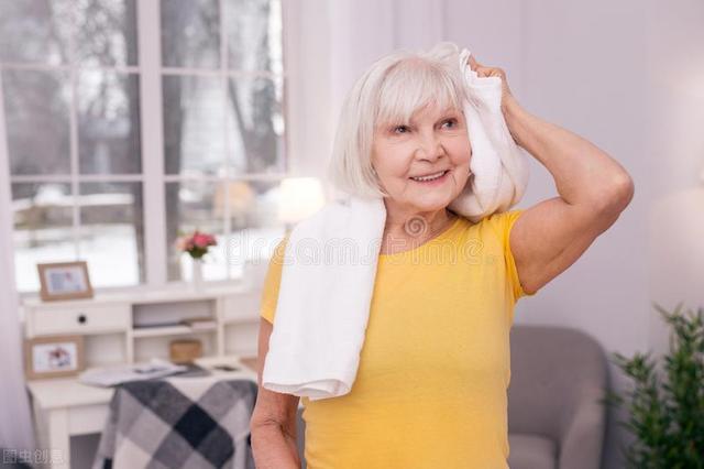 苦瓜|夏天吃苦瓜的好处有很多,但医生建议:这3类人要尽量少吃