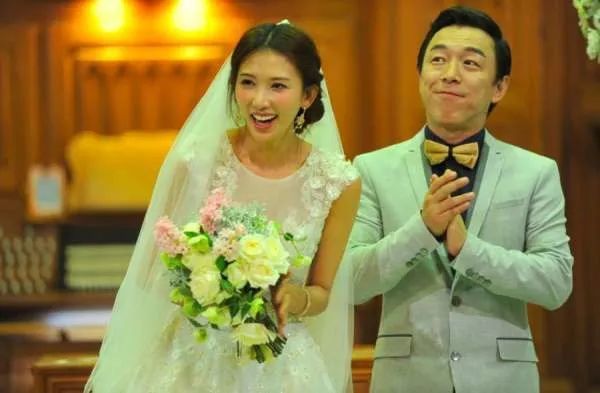 黄渤|2022吃瓜啦!黄渤被拍到和美女在酒吧狂欢,深夜同回酒店,好男人形象崩塌