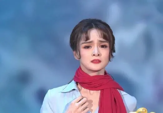 整容|央视春晚捧红的领舞，面部僵硬整容明显，一夜成名又被“打回原形”