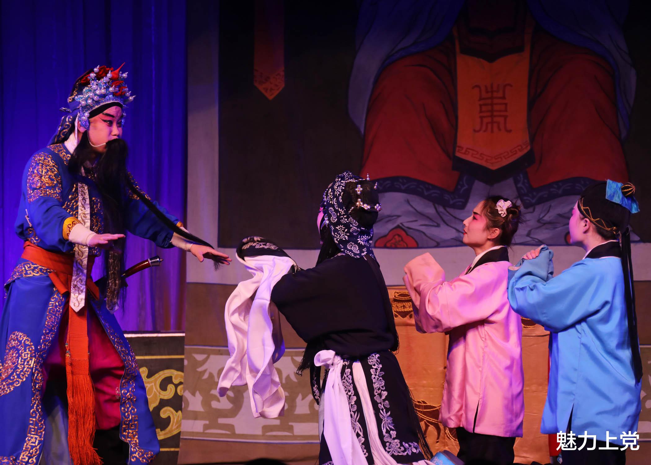 魅力上党 长治市上党梆子剧团走进潞州区屈家庄村惠民演出