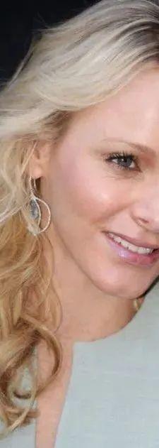 水果 “逃回娘家、放飞自我”的夏琳王妃终于回家了！这一次她的发型又变了