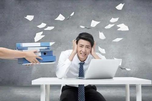 |现在的年轻人都不拍领导马屁，是不懂职场礼节？不，形势变了！