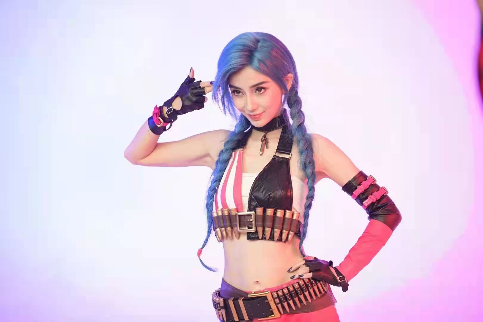 Angelababy|Angelababy绝美空降斗鱼！与小团团愉快互动，周淑怡现场反水？