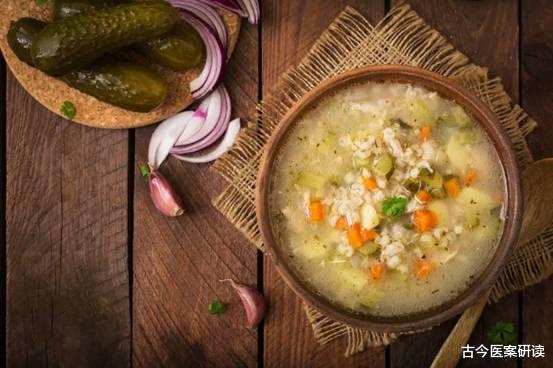 医生|吃一次相当于吃2碗盐,很多人戒不掉,医生:骨头或因此烂成“渔网”