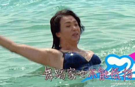 金星|金星穿泳装，上半身韵味十足！镜头拍到下半身，网友：真能这样？