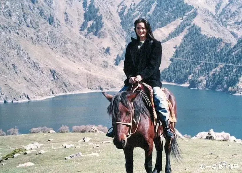 周迅|离婚才1年，她又官宣了：居然还带着18岁的儿子