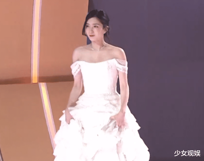 江疏影|冷白皮有多么优越？《欢乐颂》新五美营业，“叶蓁蓁”的肤色亮了