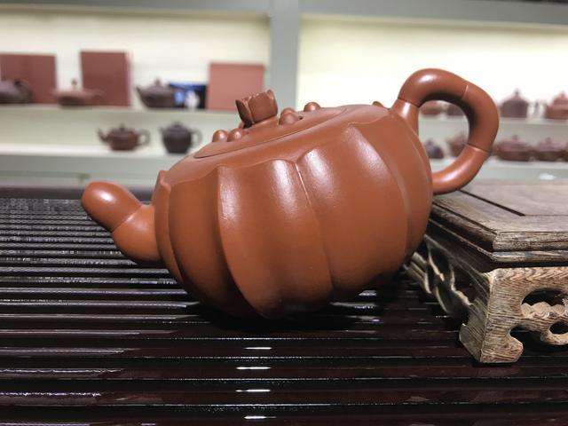 钱币|追壶人：好的紫砂壶含铁量高可以被吸铁石吸住？