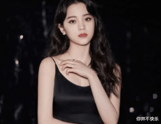 欧阳娜娜|欧阳娜娜内衣拍照，“天才少女”在自黑的道路上越走越远！