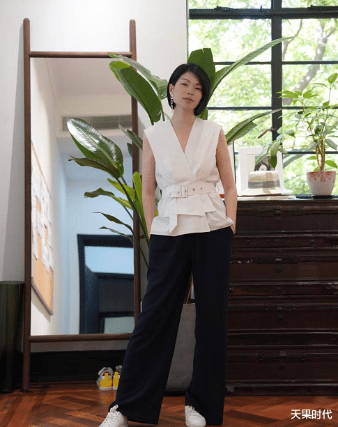 天果时代|因丑而红的超模吕燕，私服穿搭个个精品，单靠气质就已经胜出