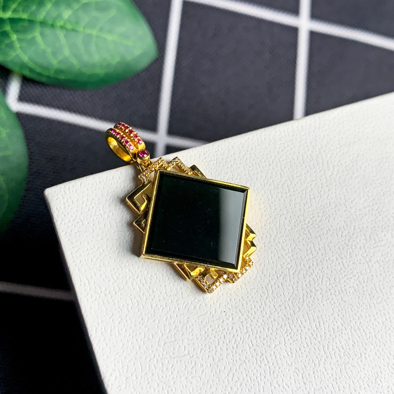 翡翠|翡翠挂件有三美，哪一种最吸引你