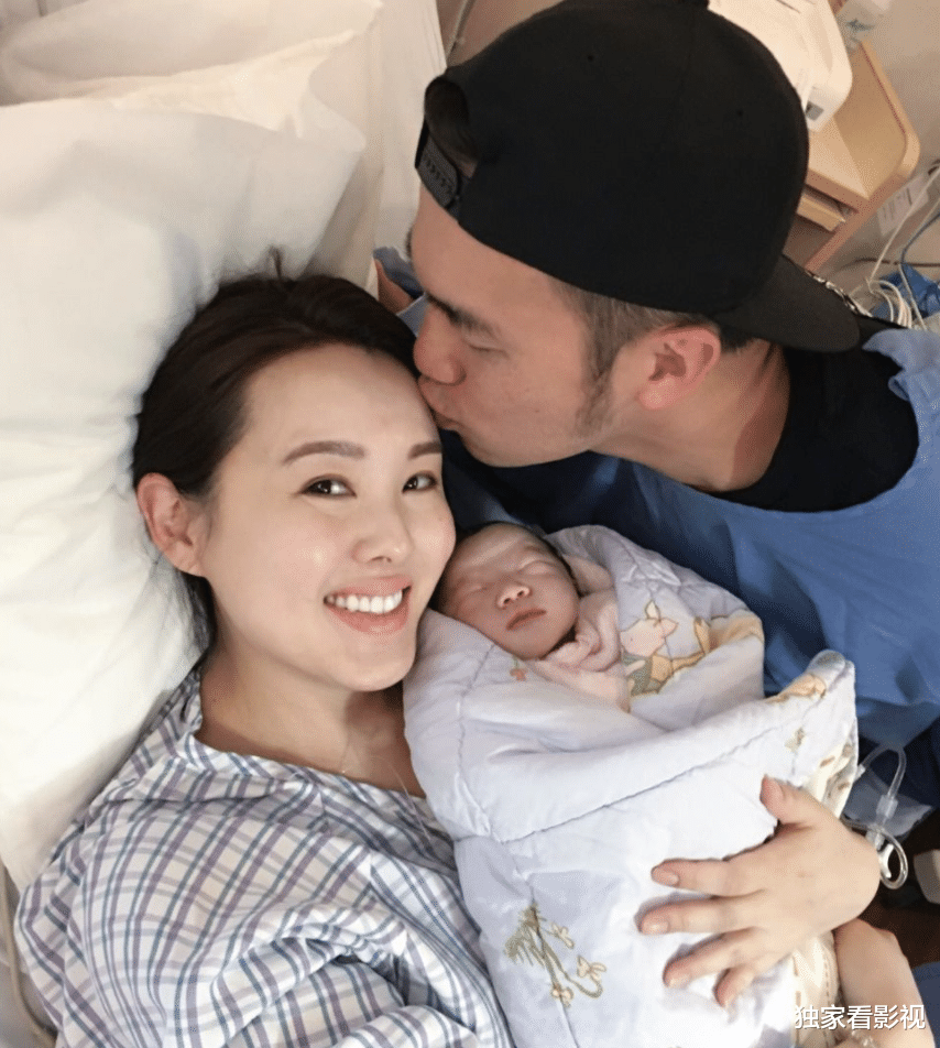 梁洛施|10位女星生完娃晒照：有人素颜能打，有人颜值暴跌，三宝妈最卑微