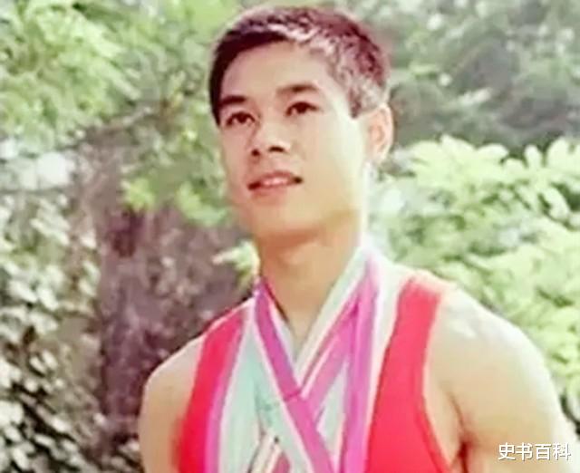 李宁|“体操王子”李宁身价百亿,58岁头发脱落,59岁妻子仍风韵犹存