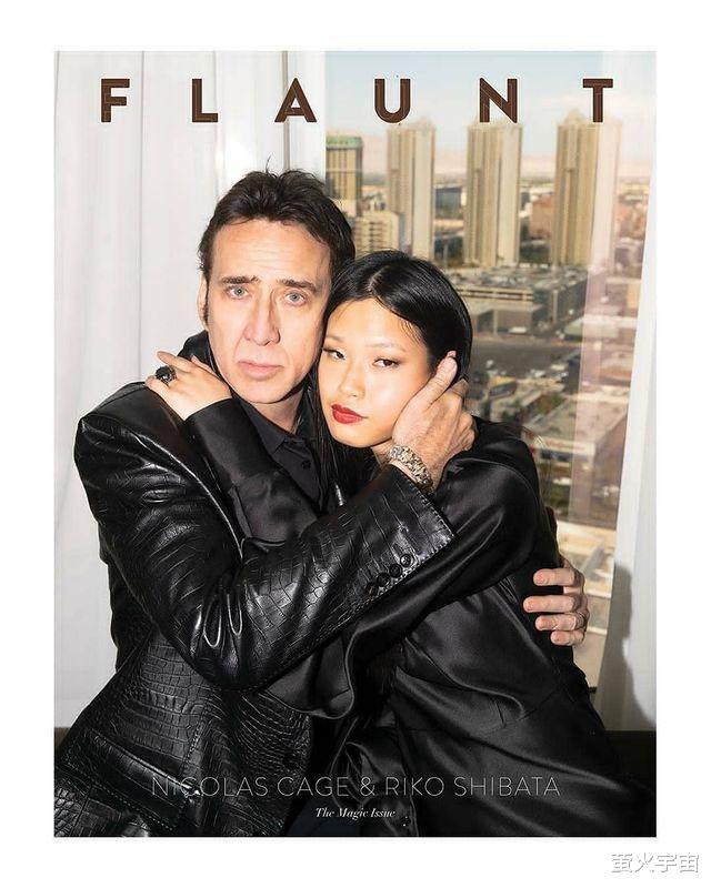 尼古拉斯·凯奇|57岁尼古拉斯·凯奇去购物，印花皮衣破洞裤，比26岁日本妻还绚丽