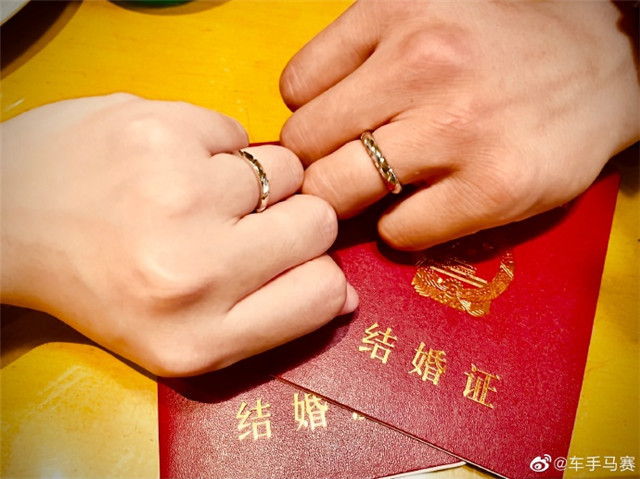 尹正|继于月仙后赛车手马赛因车祸去世，尹正发文哀悼，他刚新婚2个月