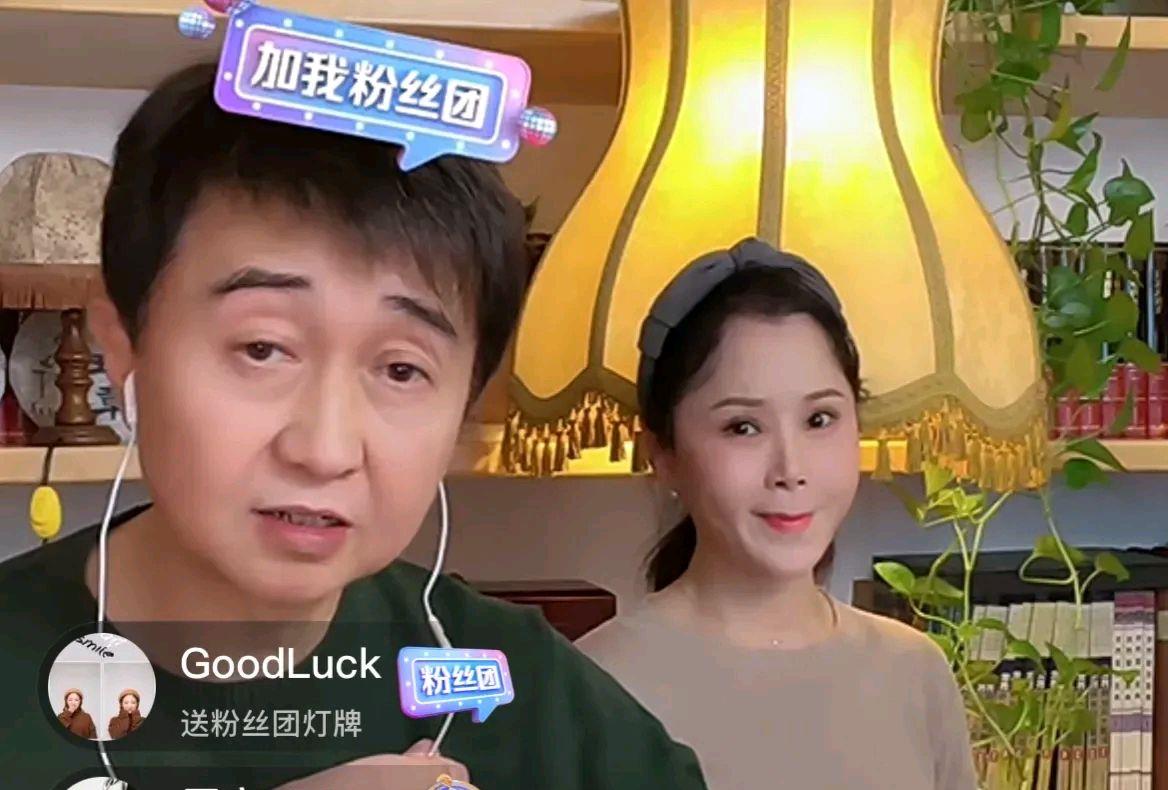 付笛生|付笛生夫妇直播唱歌，一粉丝刷礼物达一万元，两人在线比心让点歌