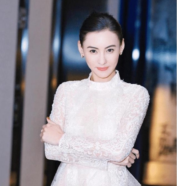 张柏芝|张柏芝哭成泪人，终于透露坚持要生三胎的原因，果然与谢霆锋有关