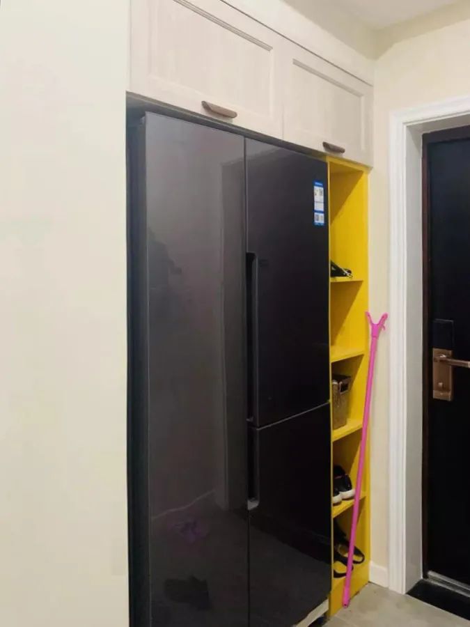 冰箱应该往哪放?居然还有人塞在玄关!