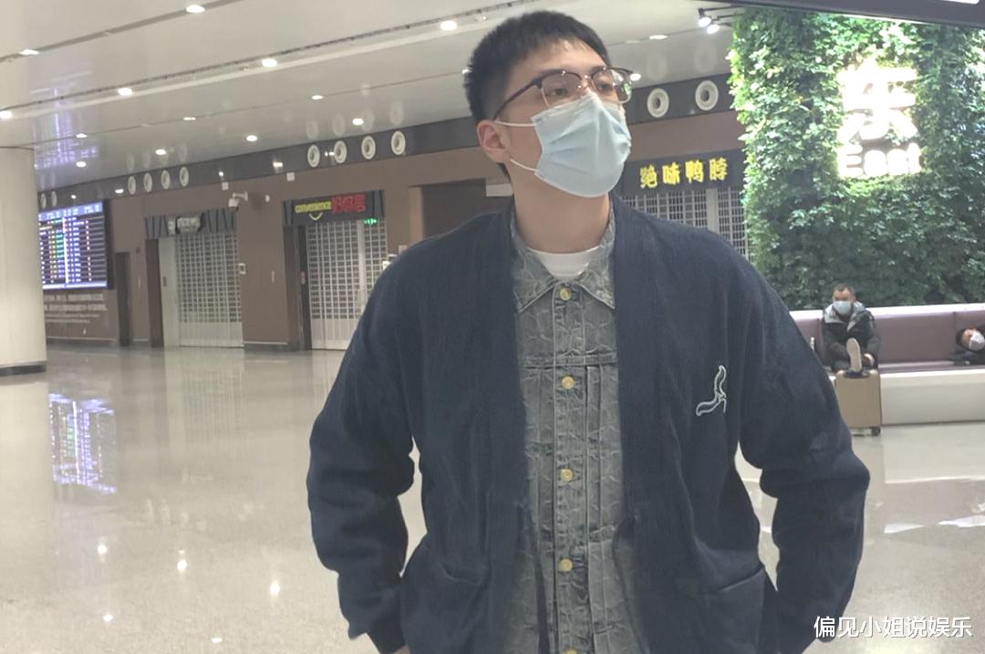 王九龙|德云社郭德纲外甥王九龙，高调携女友现身，大批粉丝宣布脱粉