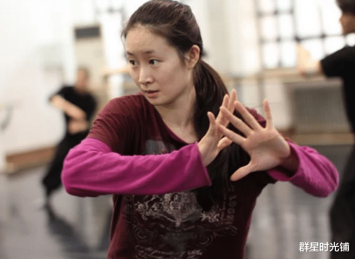 毕畅|还记得演王小蒙的王亚彬吗?离开赵本山十年,她依旧很行