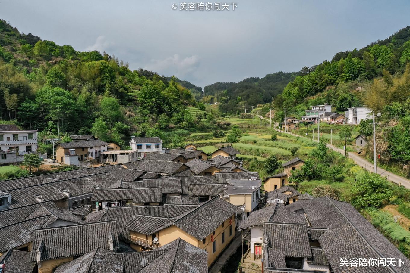 笑容陪你闯天下 安徽有个古村，被称为大别山的活化石，有300多幢老房子