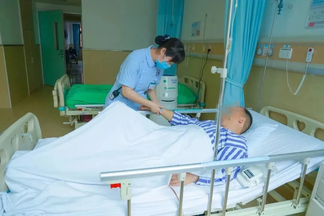 四川大众健康网|成都男子“怀胎”45年,医生“剖腹产”出5斤重“胎儿”