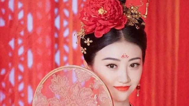 小說紅樓 初刻拍案驚奇：新郎看一眼新娘就逃跑，岳父大怒，當眾重新選婿