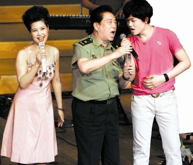 求职|李双江儿子李天一疑已出狱,知名娱记称其正忙着给25岁的儿子找工作