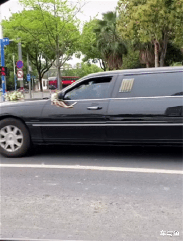 林肯|挂“九五之尊”牌林肯，车长8.5米，车牌值7位数，牌比车拉风