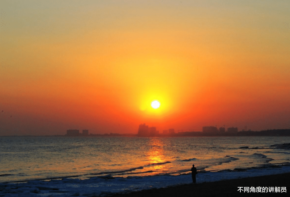 亚龙湾 我国北方适合养老的城市，冬无严寒夏无酷暑，旅游资源十分丰富。