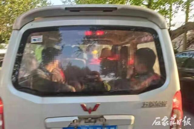 石家庄日报客户端 弄辆面包车给员工代步 员工却因超员被查