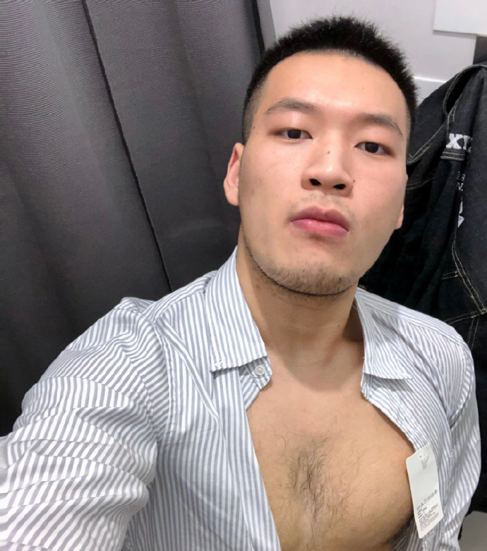 健身圈一哥|又壮又帅的肌肉小哥，练就霸气麒麟臂，荷尔蒙爆棚，男友力十足！